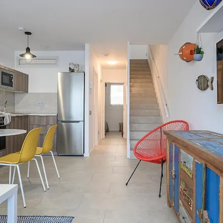 La Marinera House-near The Beach, Fast Wifi, Air-con On Main Bedroom And Sat Tv Holiday home