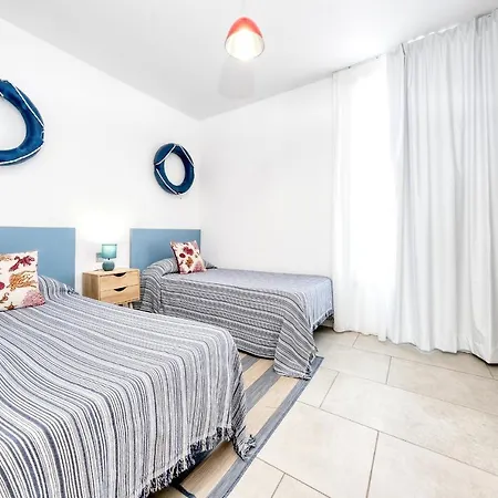 La Marinera House - Near The Beach, Air-con, Fast Wifi And Sat Tv By Lanzarote