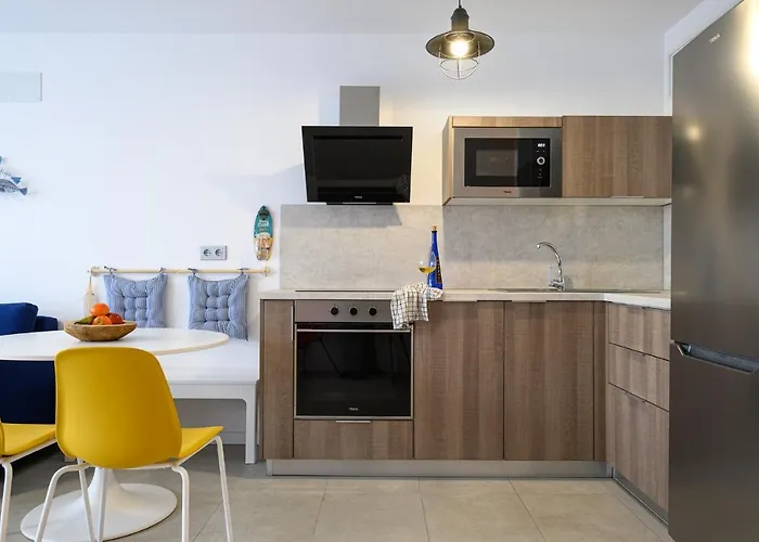 La Marinera House - Near The Beach, Air-con, Fast Wifi And Sat Tv By Lanzarote